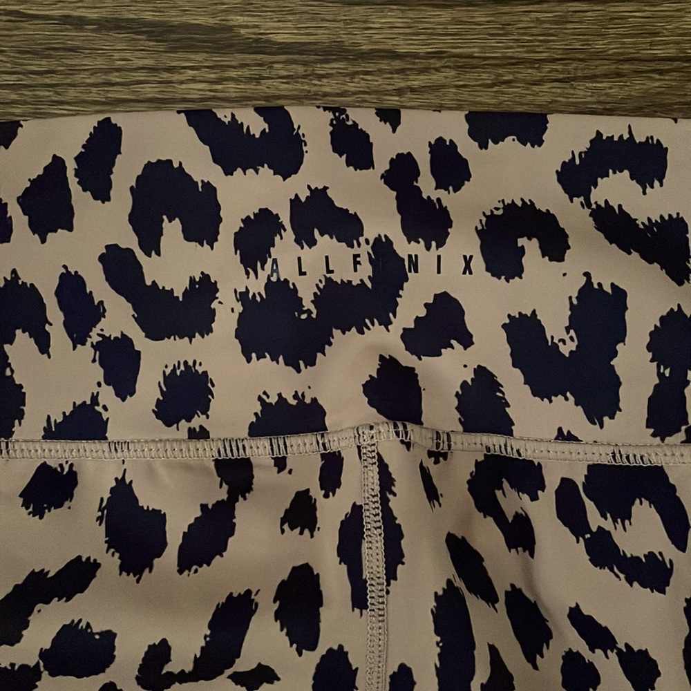 ALLFENIX Black and Tan High-Rise Soft Leopard Print 7/8 Leggings - Picture 5 of 6